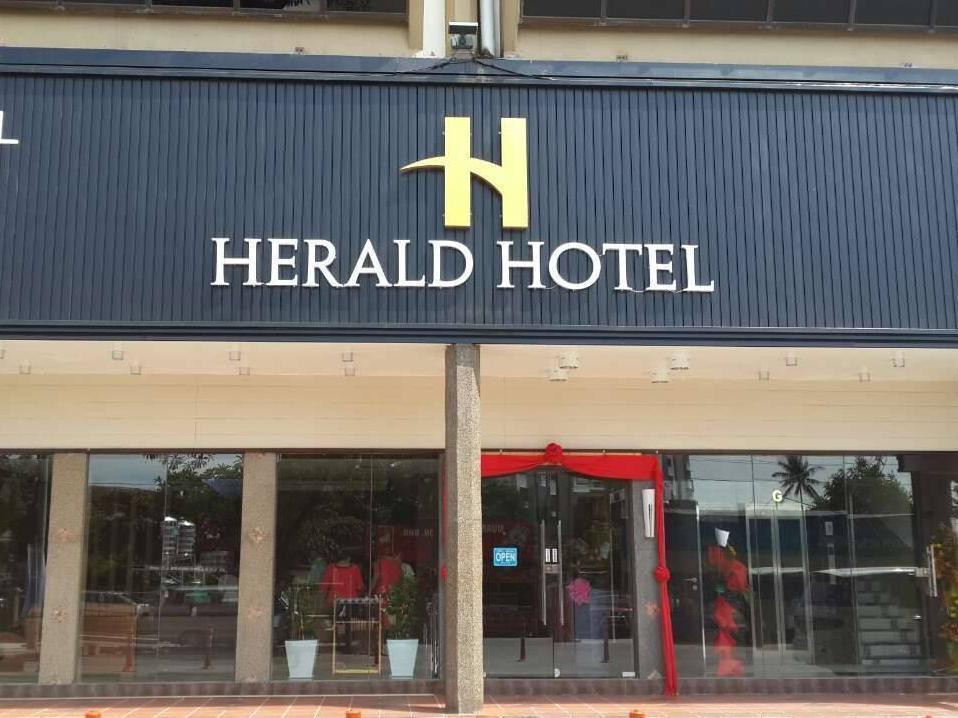 Herald Hotel Malacca Exterior foto